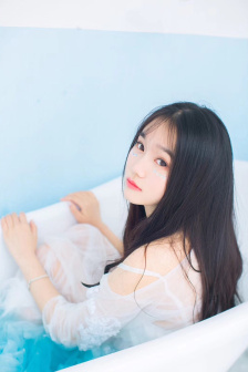 女生手脚绑起来嘴巴用胶带封上